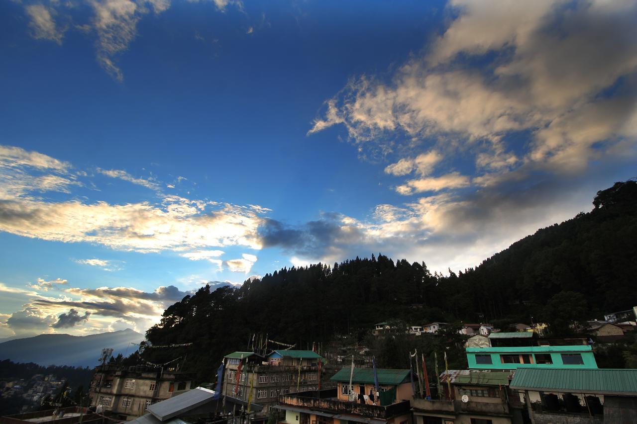 Hotel Tarayana Grand Gangtok Bagian luar foto